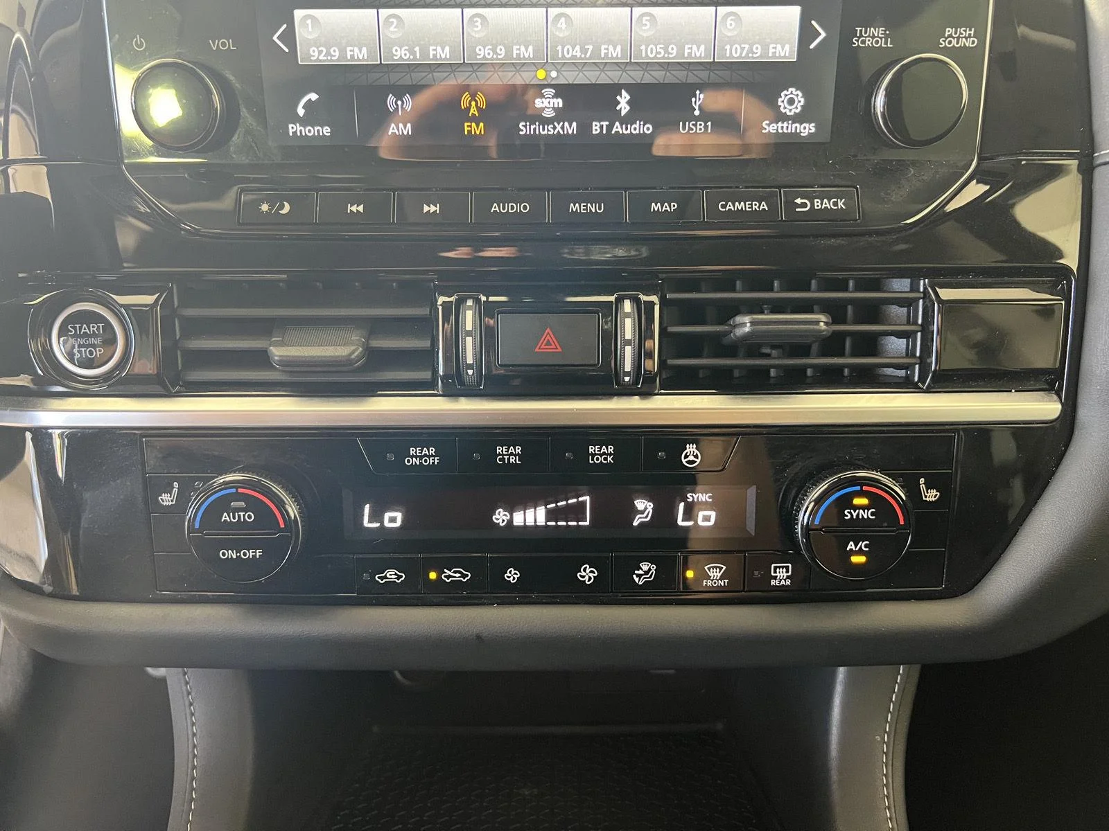 Used 2022 Brilliant Silver Metallic Nissan SL image 23