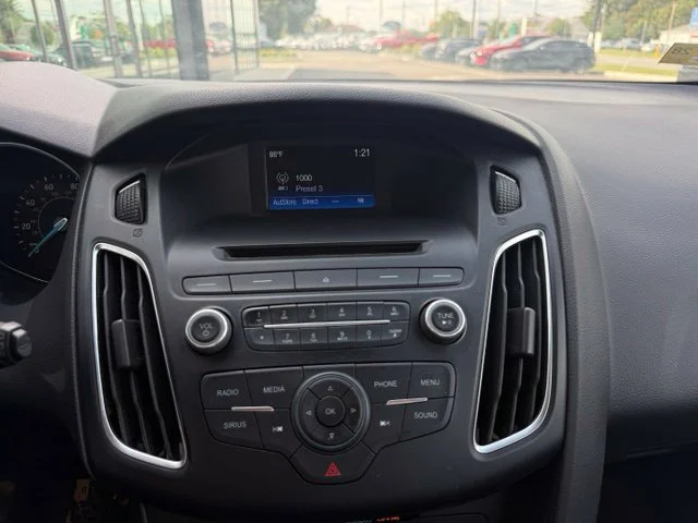 Used 2015 Silver Ford SE image 12