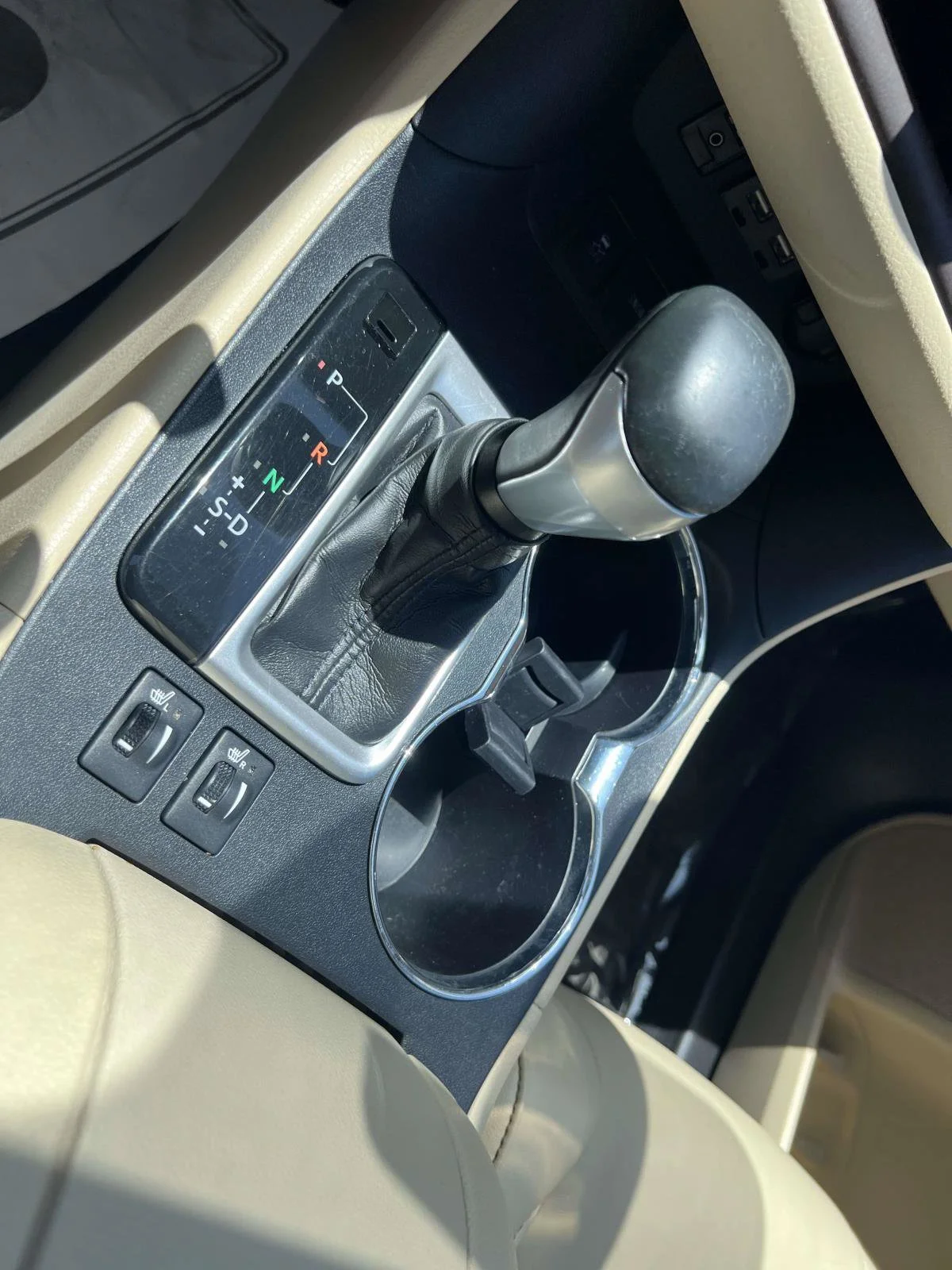 Used 2019 MIDNIGHT BLACK METALLIC Toyota SE image 31