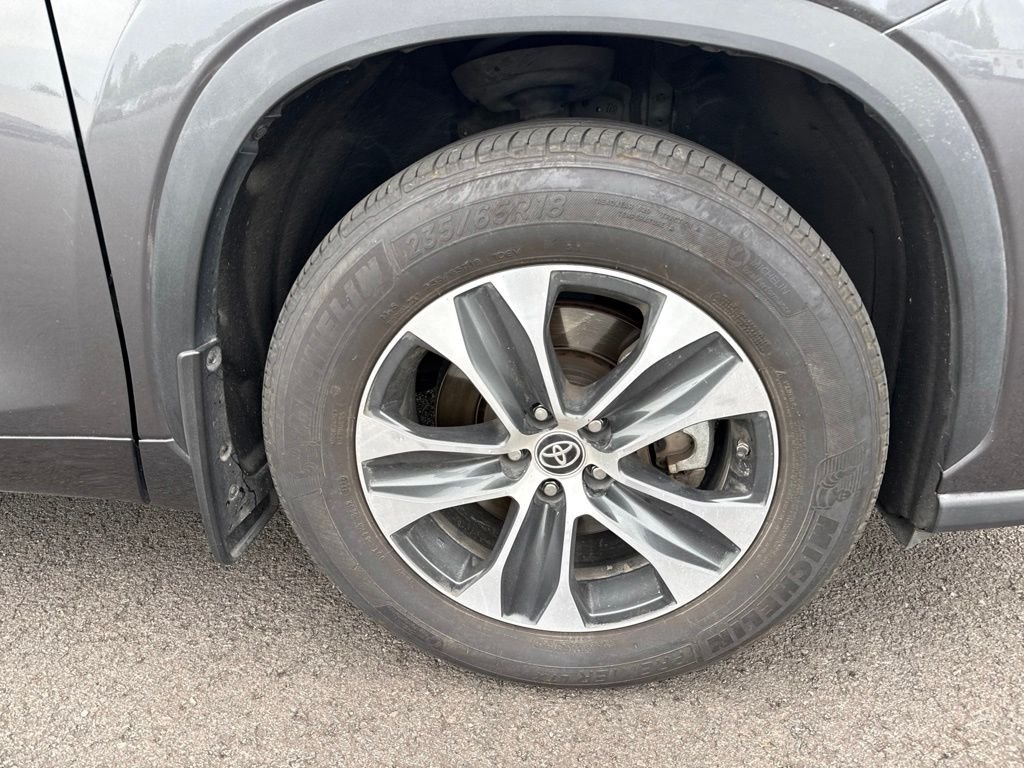 Used 2022 Magnetic Gray Metallic Toyota XLE image 25