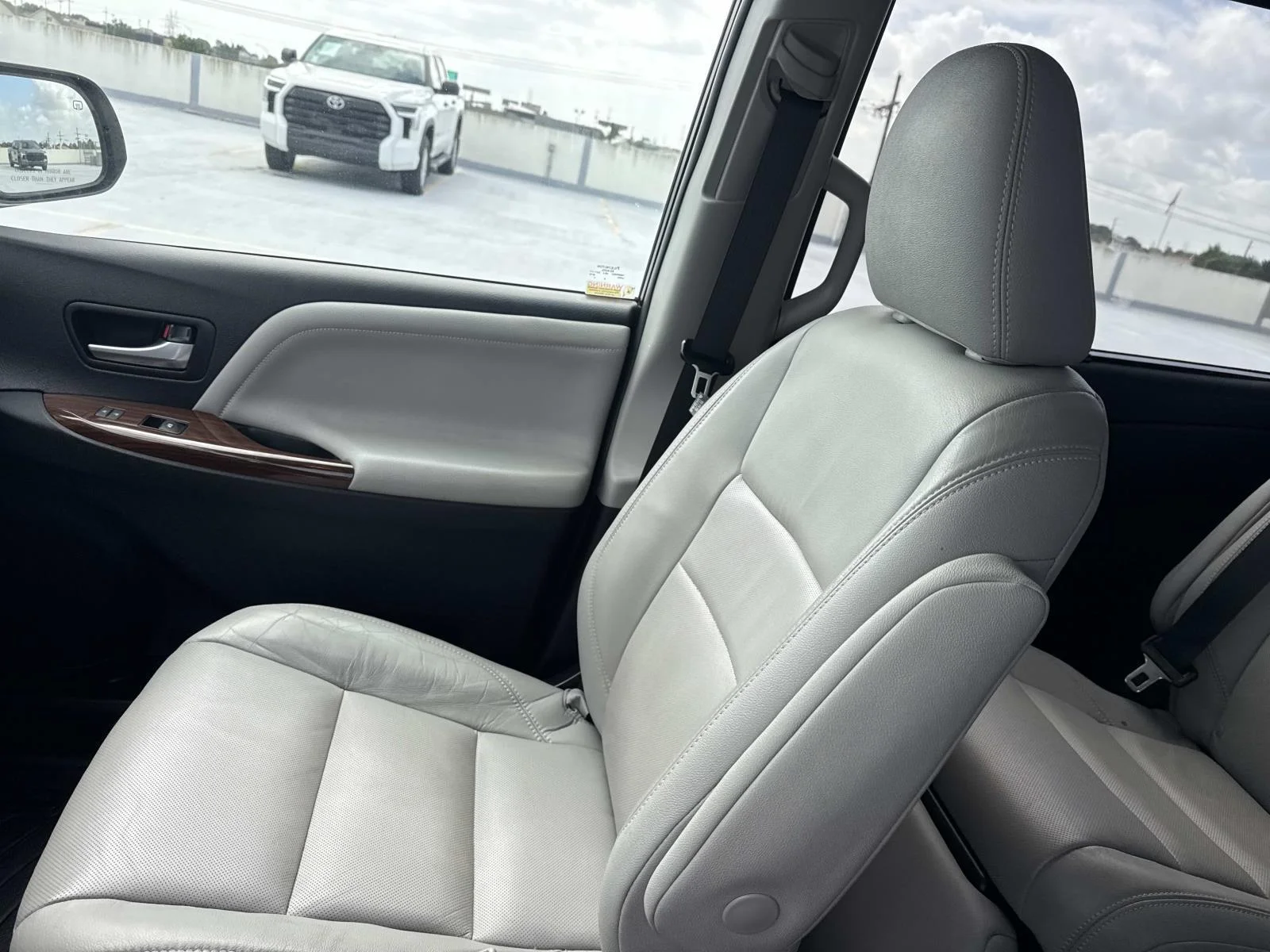Used 2017 Blizzard Pearl Toyota Limited 7-Passenger image 16