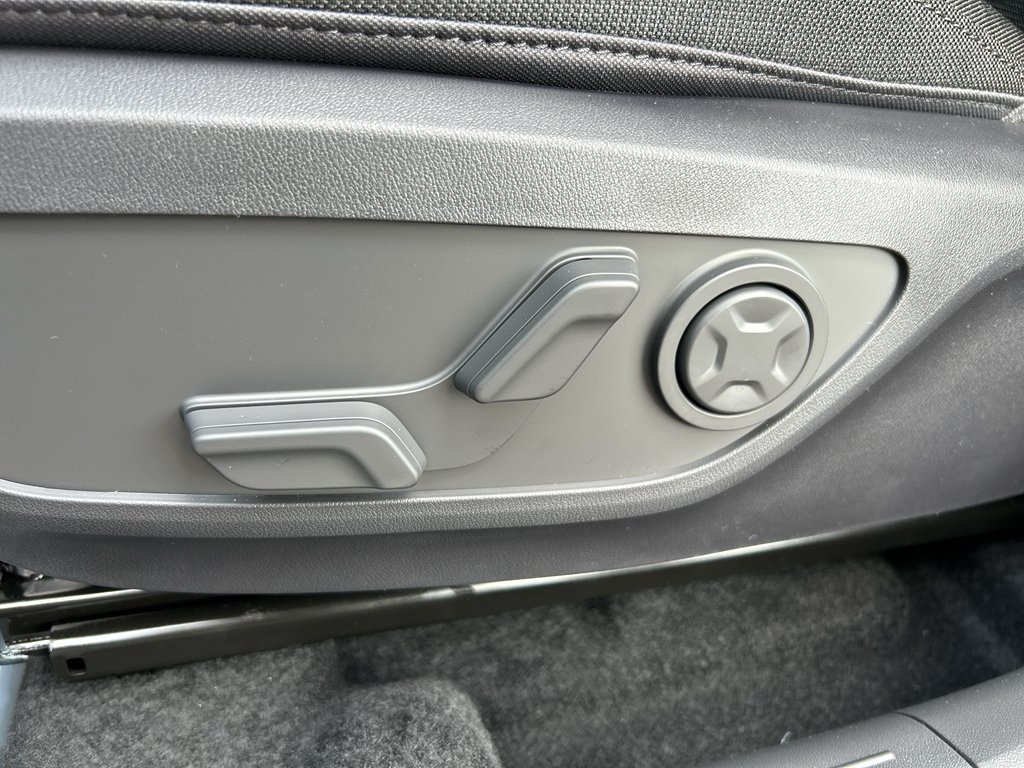 New 2027 Frost Blue / Black Roof Kia S image 17