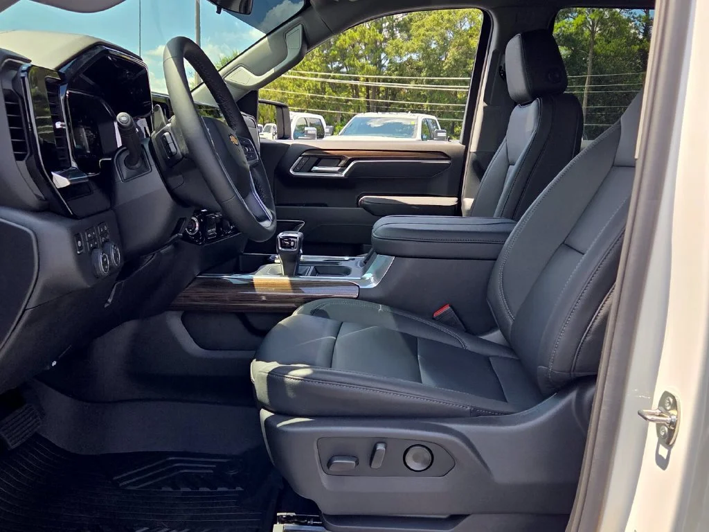 New 2026 Summit White Chevrolet LT image 29