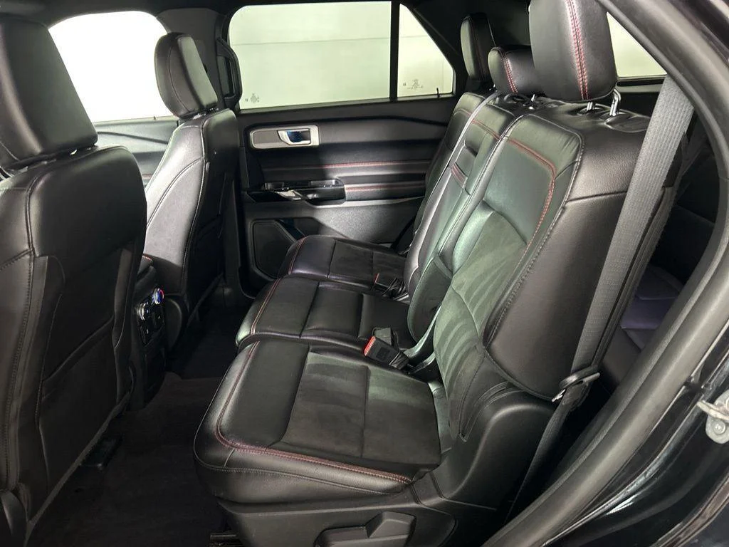 Used 2022 Black Metallic Ford ST-Line image 18