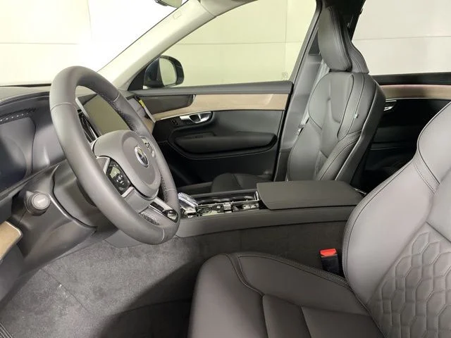 2025 Volvo XC90 Plus - Photo 19