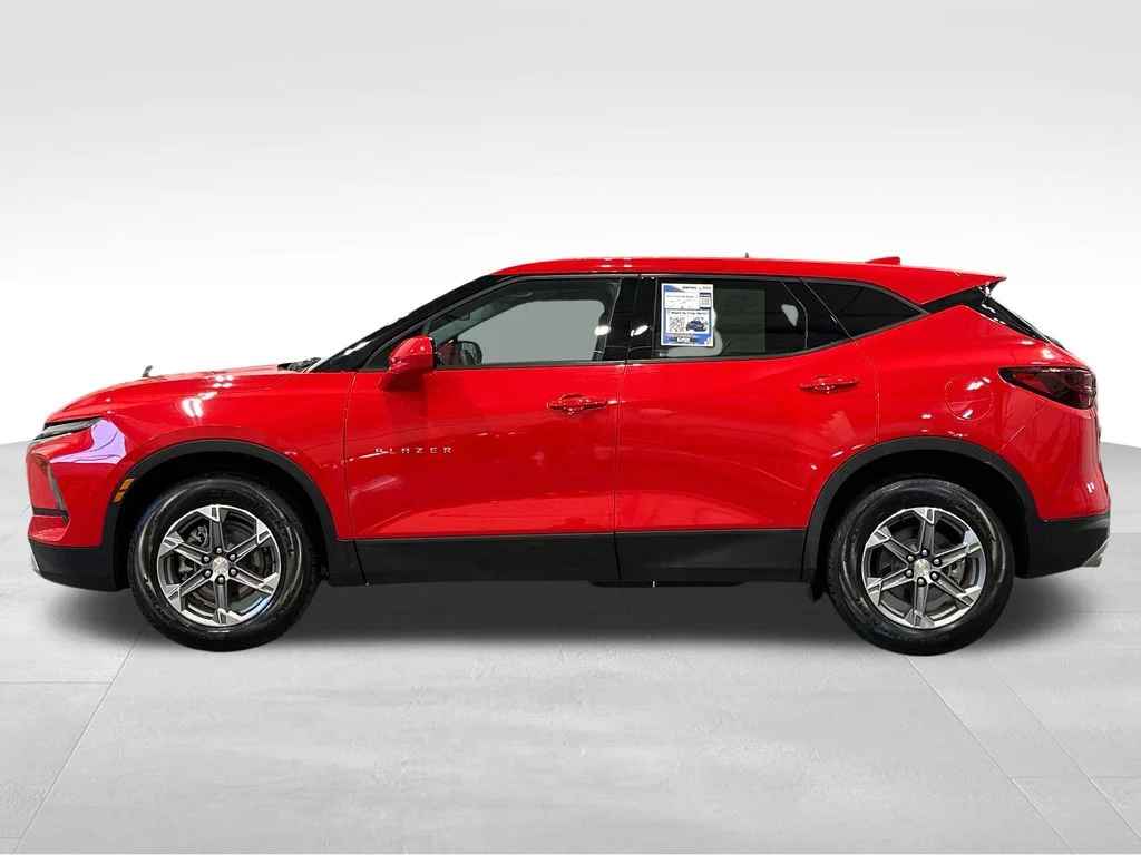 Used 2023 Red Chevrolet LT image 4