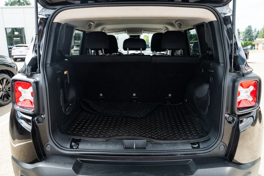 Used 2019 Black Clearcoat Jeep Latitude image 7