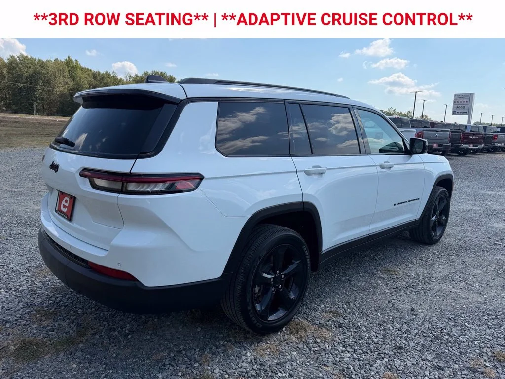 Used 2024 White Jeep Altitude X image 9