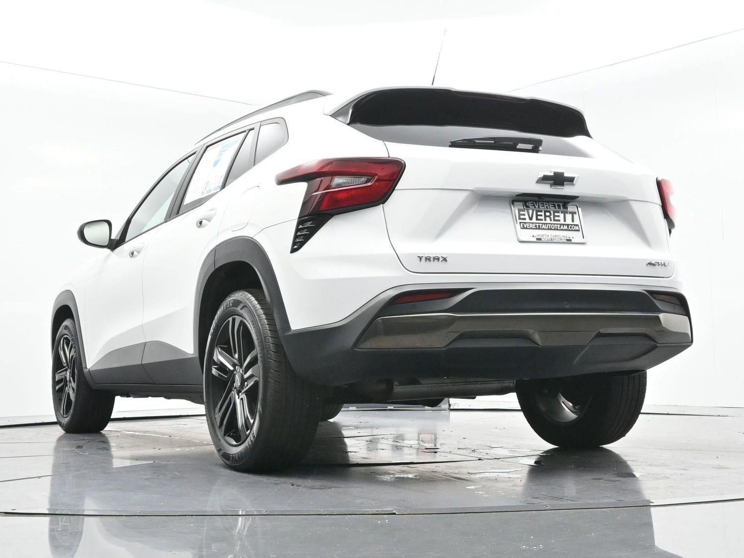Used 2025 Summit White Chevrolet ACTIV image 46