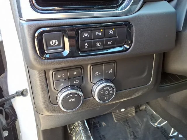 Used 2025 Summit White GMC Denali image 19