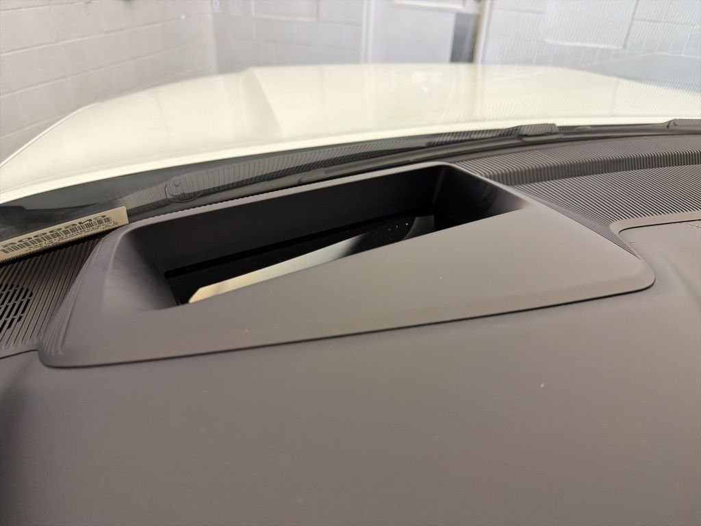 New 2026 Bright White Clear-Coat Exterior Paint Jeep Limited Reserve image 17