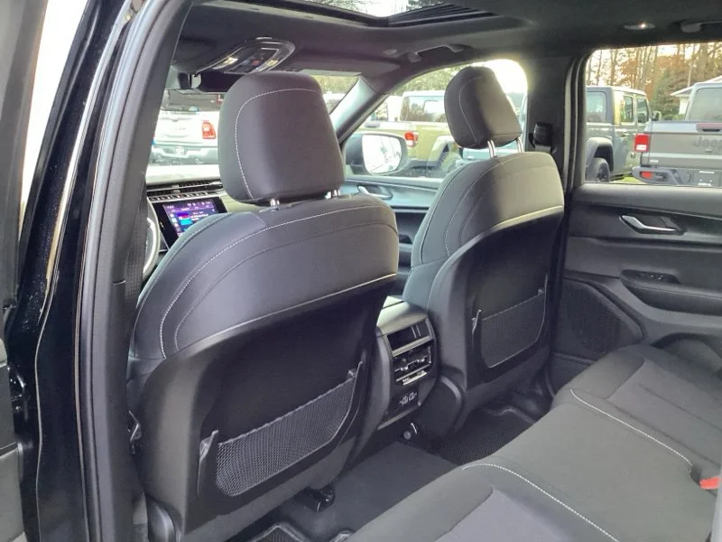 2025 Jeep Grand Cherokee Laredo - Photo 22
