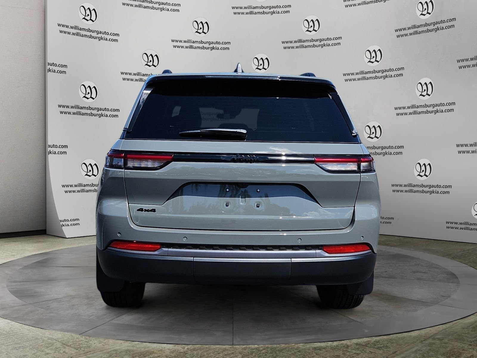 New 2027 Sting-Gray Clearcoat Jeep Laredo Altitude image 4