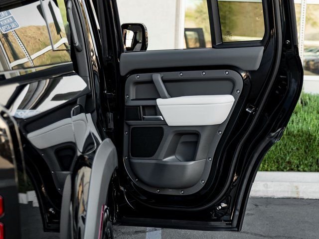 New 2025 Santorini Black Land Rover S image 25