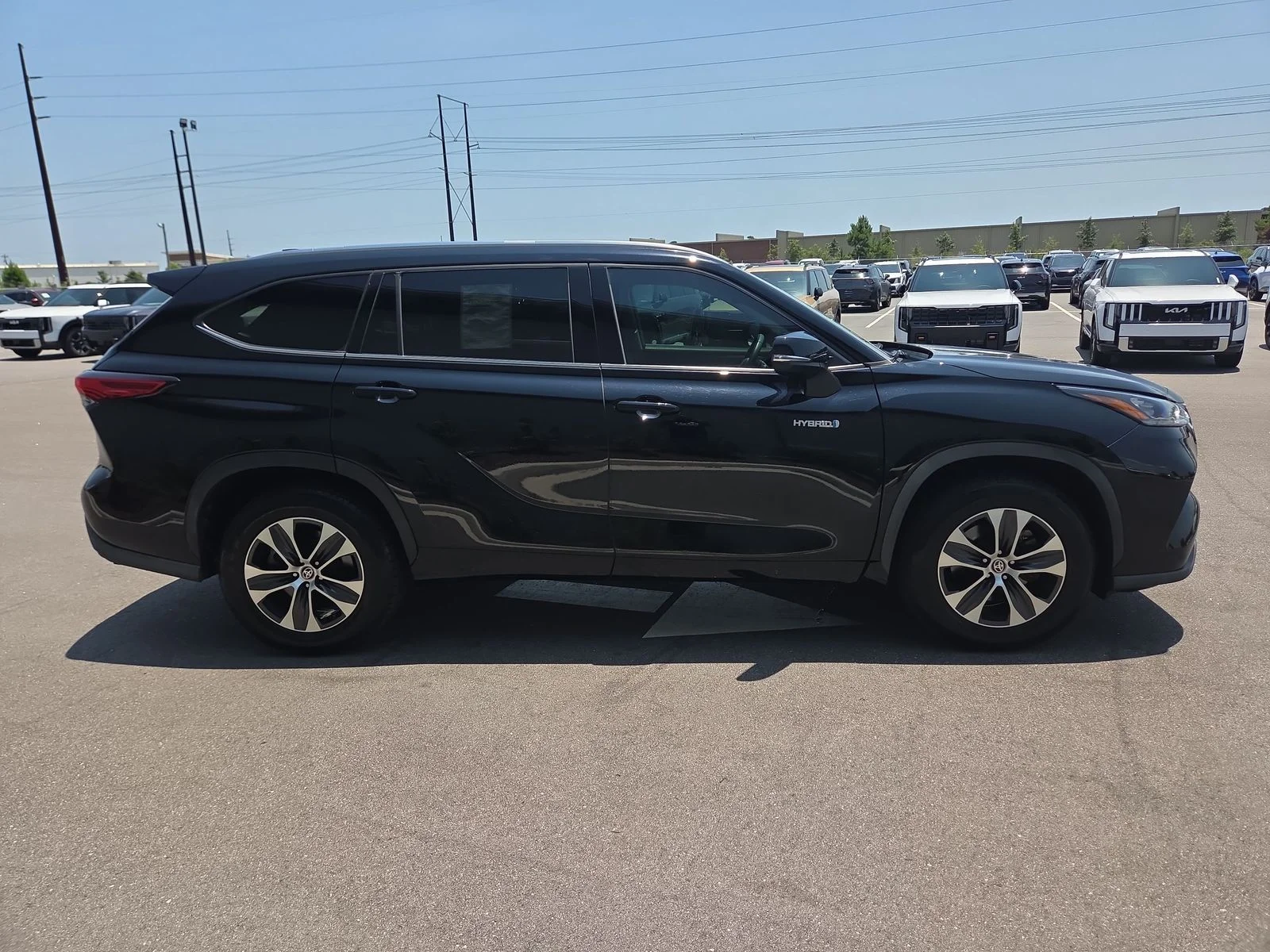 Used 2020 Midnight Black Metallic Toyota XLE image 7