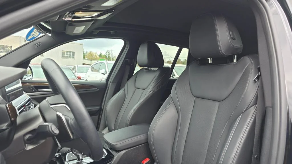 Used 2024 Black Sapphire Metallic BMW xDrive30i image 21