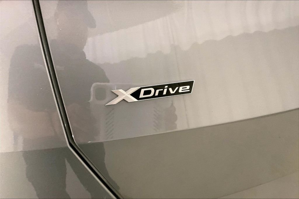 Used 2025 Skyscraper Grey Metallic BMW  image 29