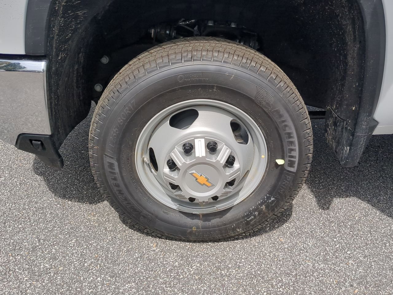 New 2026 Summit White Chevrolet Work Truck image 31