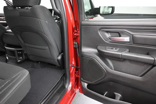 New 2026 Molten Red Pearl-Coat Exterior Paint RAM Tradesman image 13