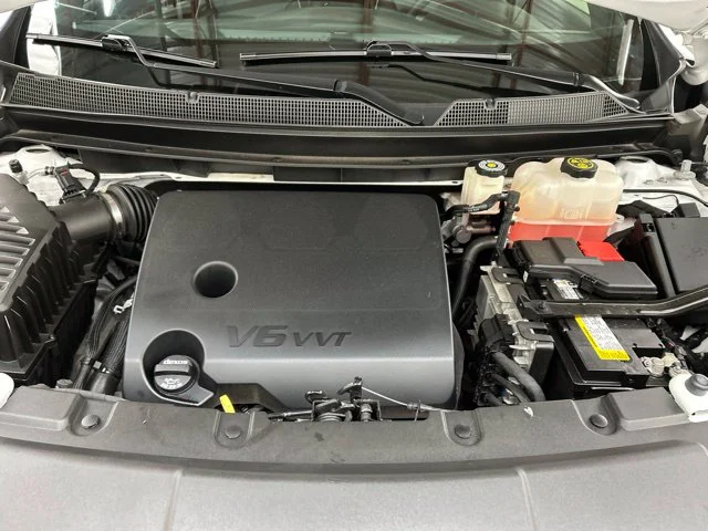 Used 2022 White Chevrolet Premier image 28