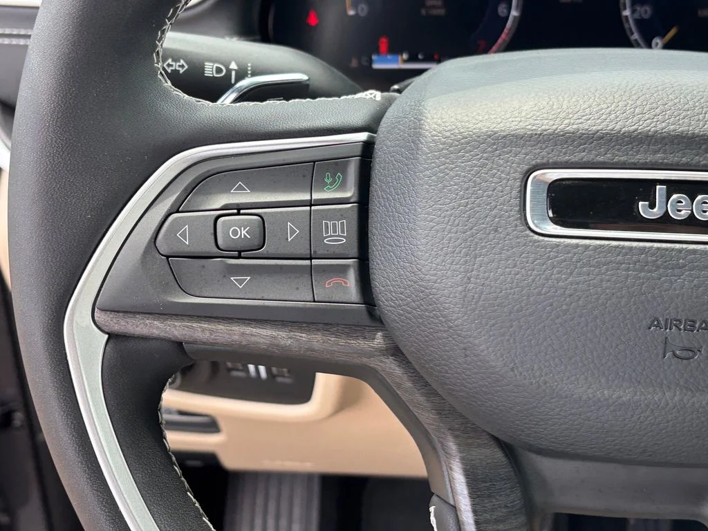 Used 2025 Gray Jeep Limited image 16