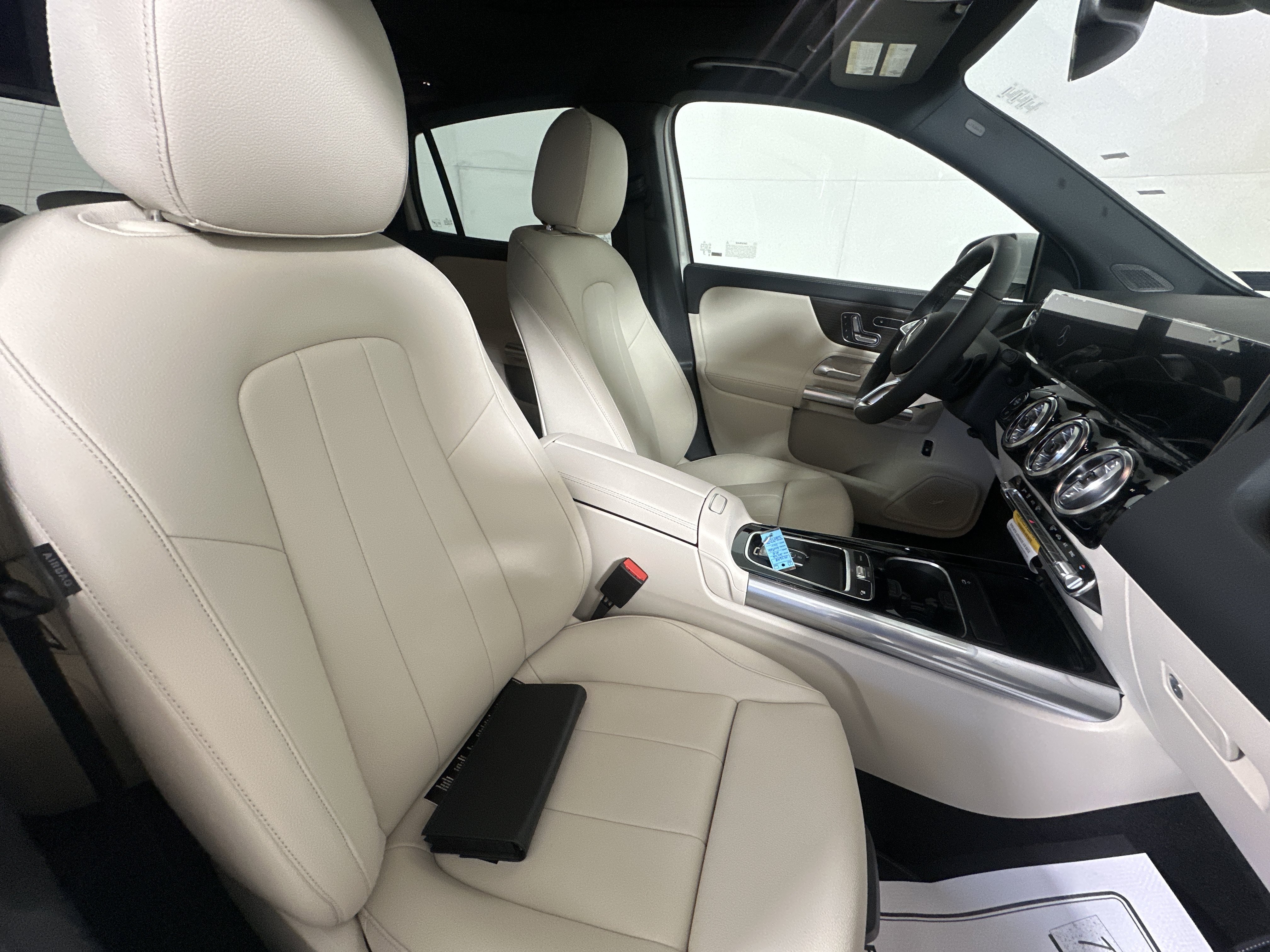 New 2026 Polar White Mercedes-Benz GLA 250 image 26