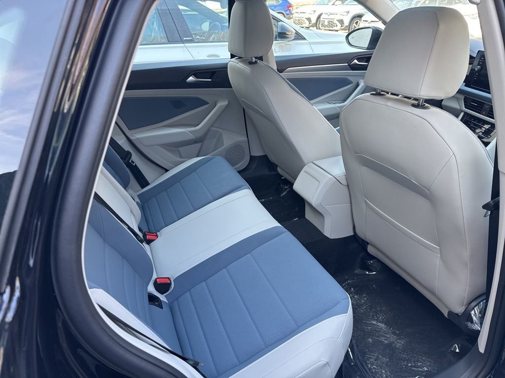 2025 Volkswagen Jetta SE - Photo 30