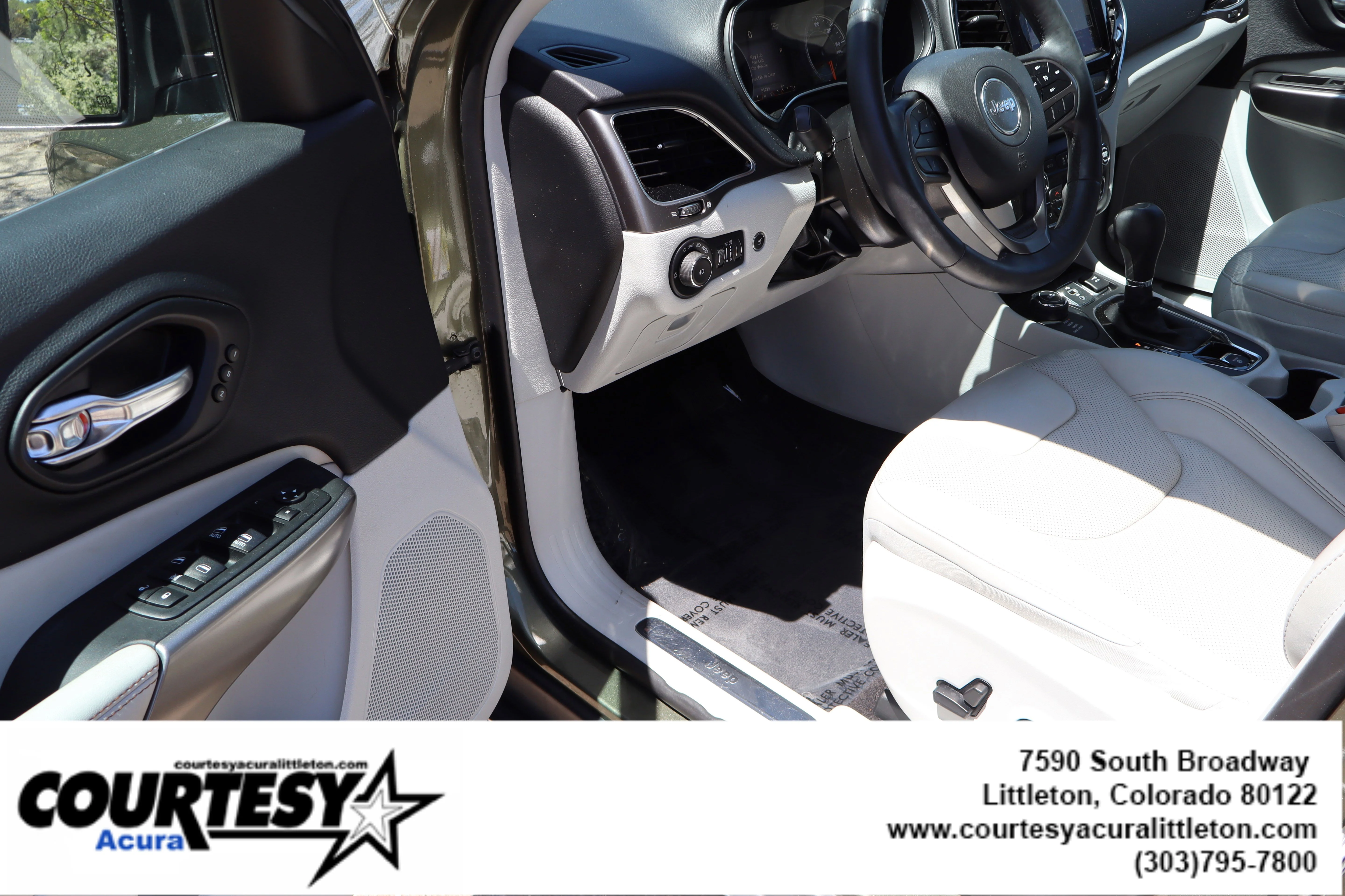 Used 2019 Olive Green Pearlcoat Jeep Limited image 23