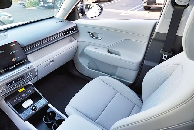 New 2026 White Hyundai SEL Premium image 23