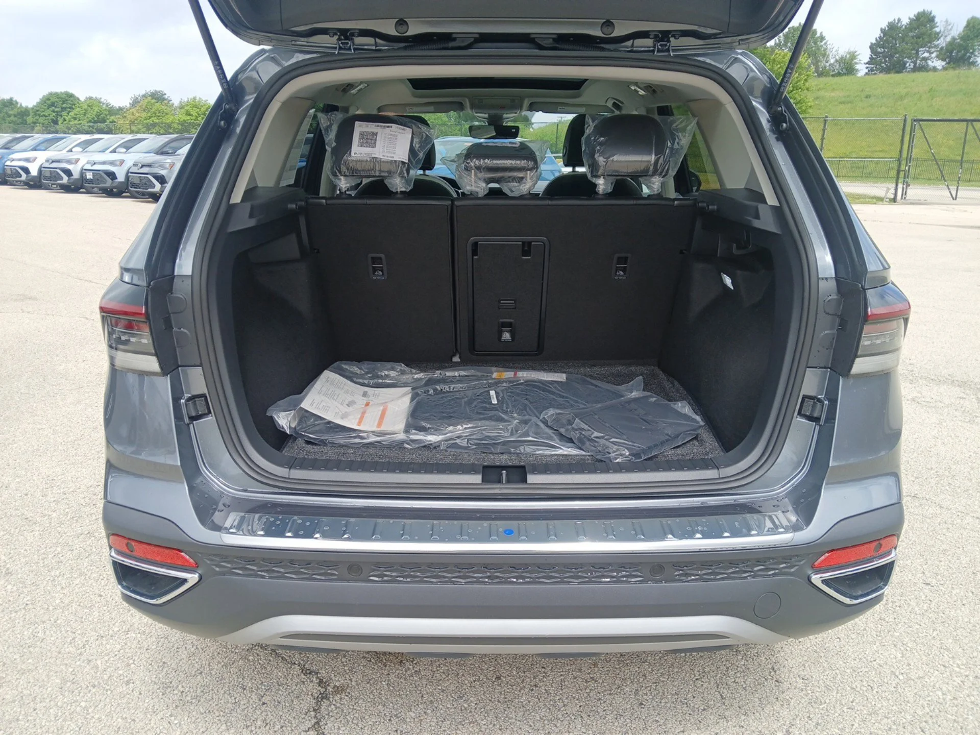 New 2026 Platinum Gray Metallic Volkswagen 1.5T SE image 22