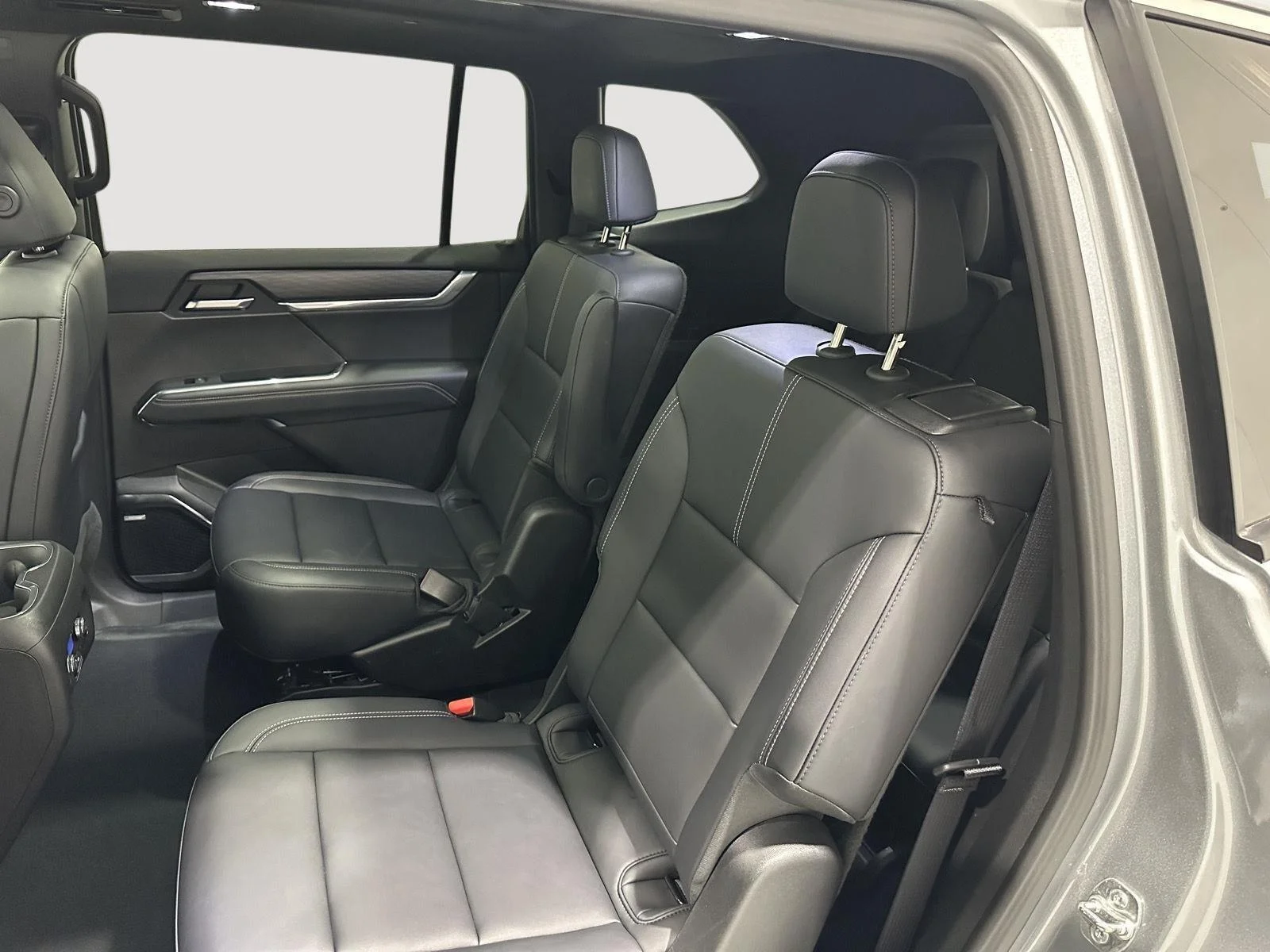 Used 2025 Sterling Metallic GMC Elevation image 25