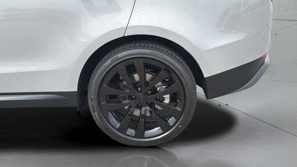 New 2026 Borasco Grey Land Rover SE image 18