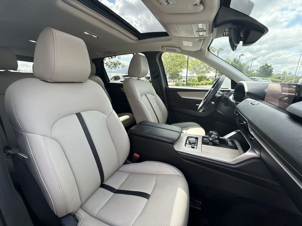 Used 2024 White Mazda Preferred image 28