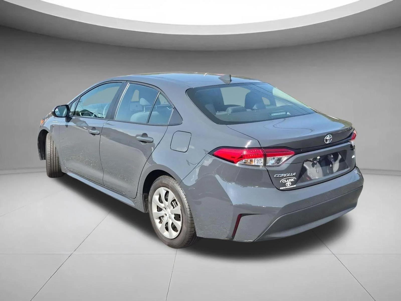 Used 2025 Underground Toyota LE image 3