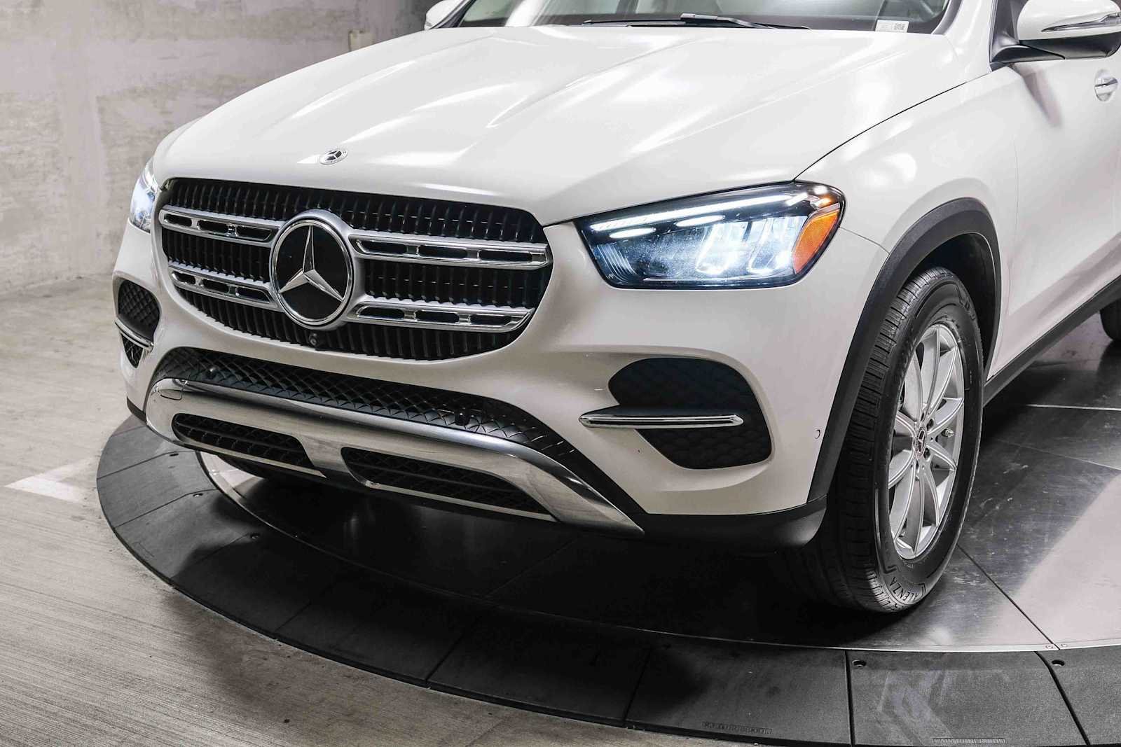 Certified Used 2024 Polar White Mercedes-Benz GLE 450e Plug-In Hybrid image 11