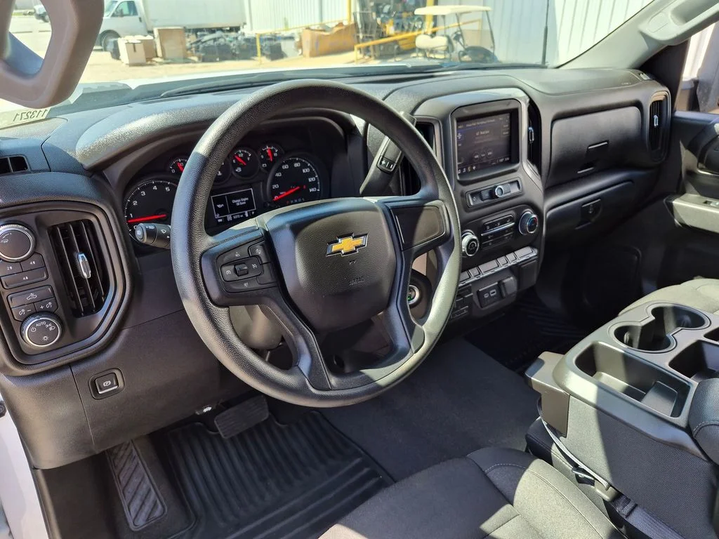 Used 2025 White Chevrolet Custom image 25