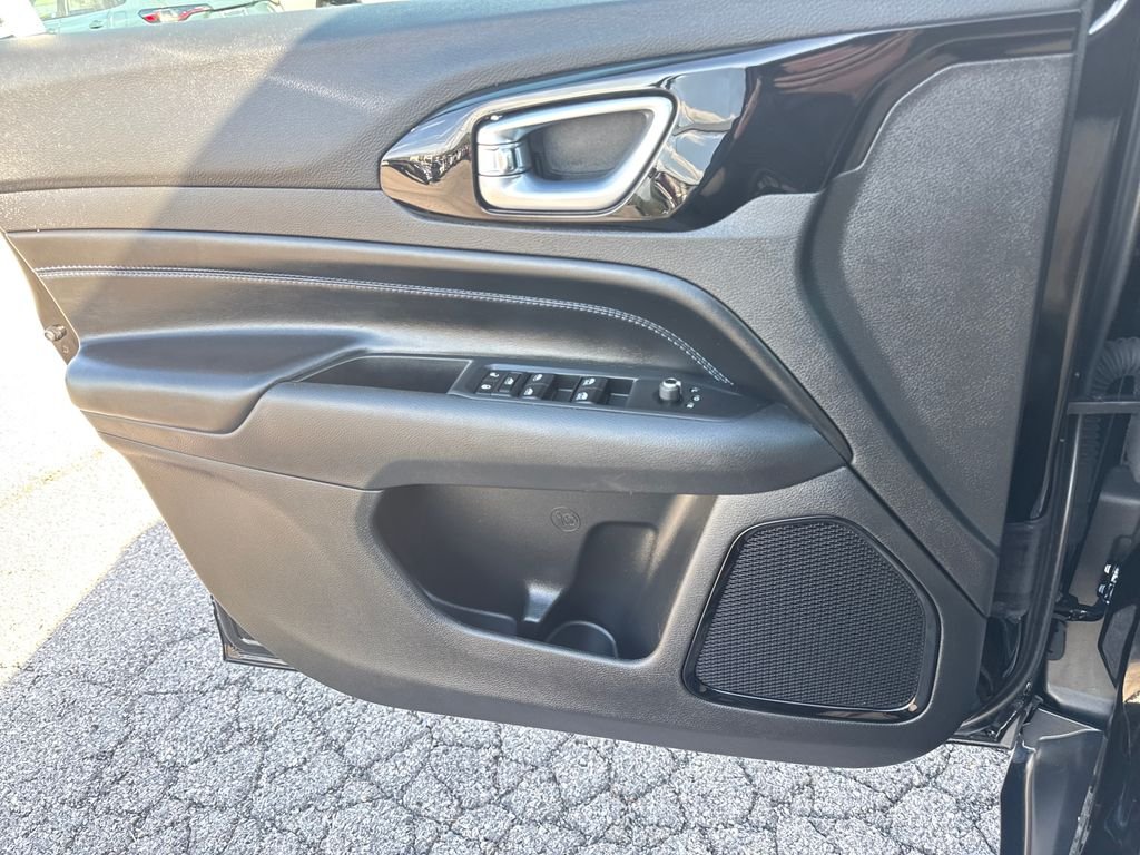 Used 2025 Black Jeep Latitude image 11