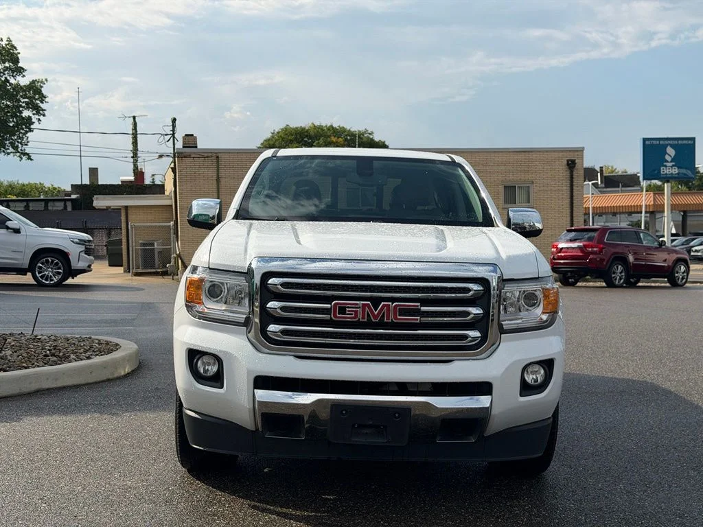 Used 2018 White GMC SLT image 40