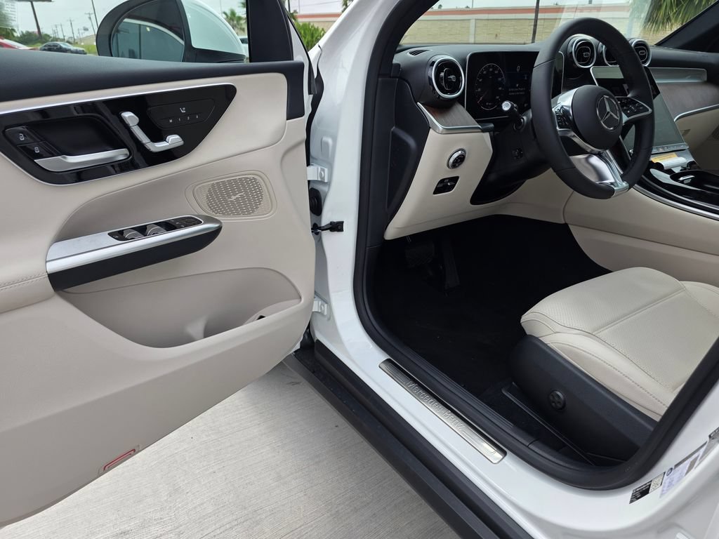 New 2026 Polar White Mercedes-Benz GLC 300 image 40