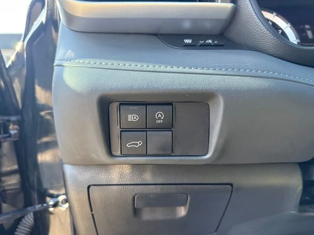 2023 Toyota Highlander LE - Photo 37