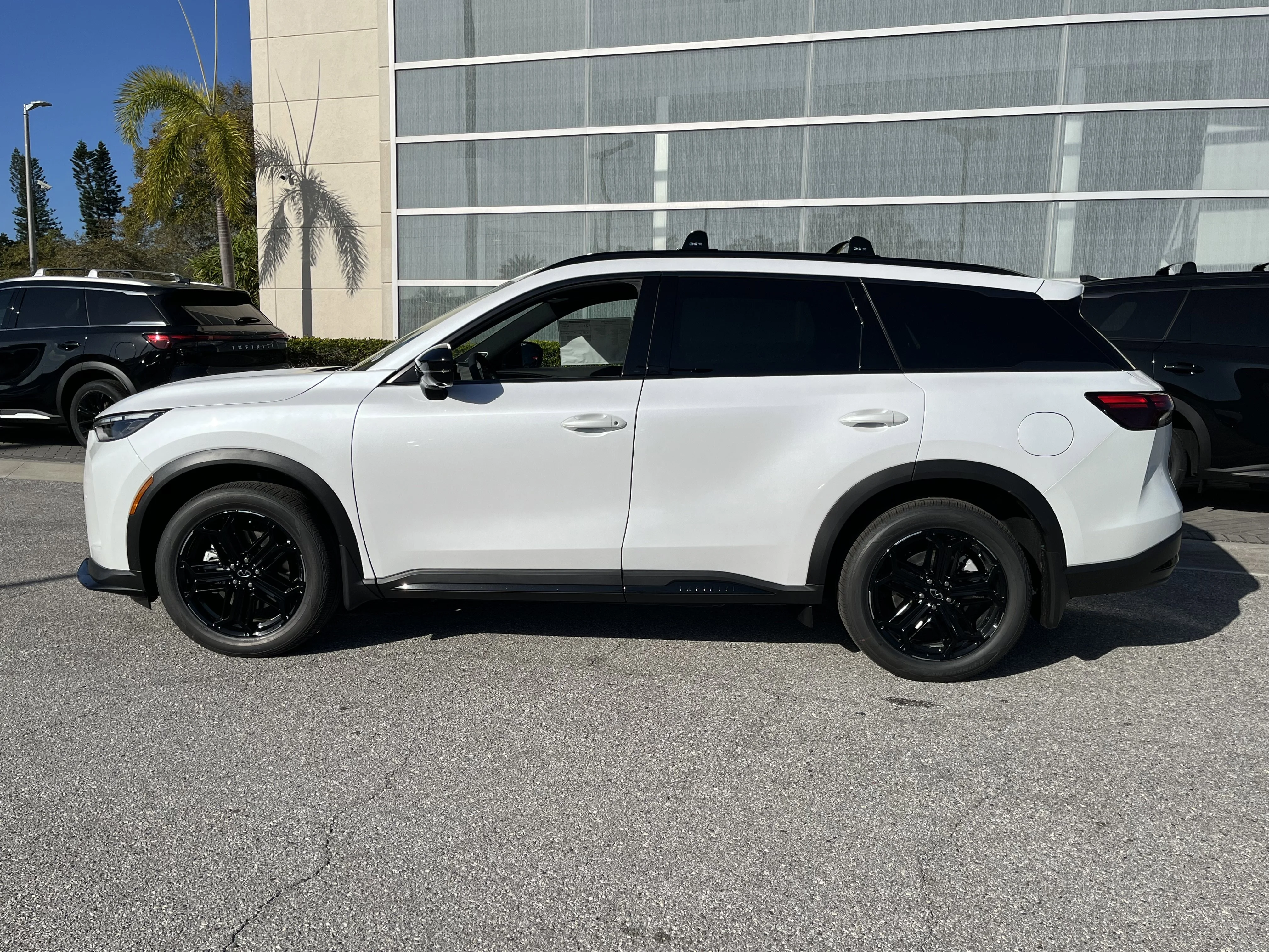 New 2026 Radiant White INFINITI SPORT image 2