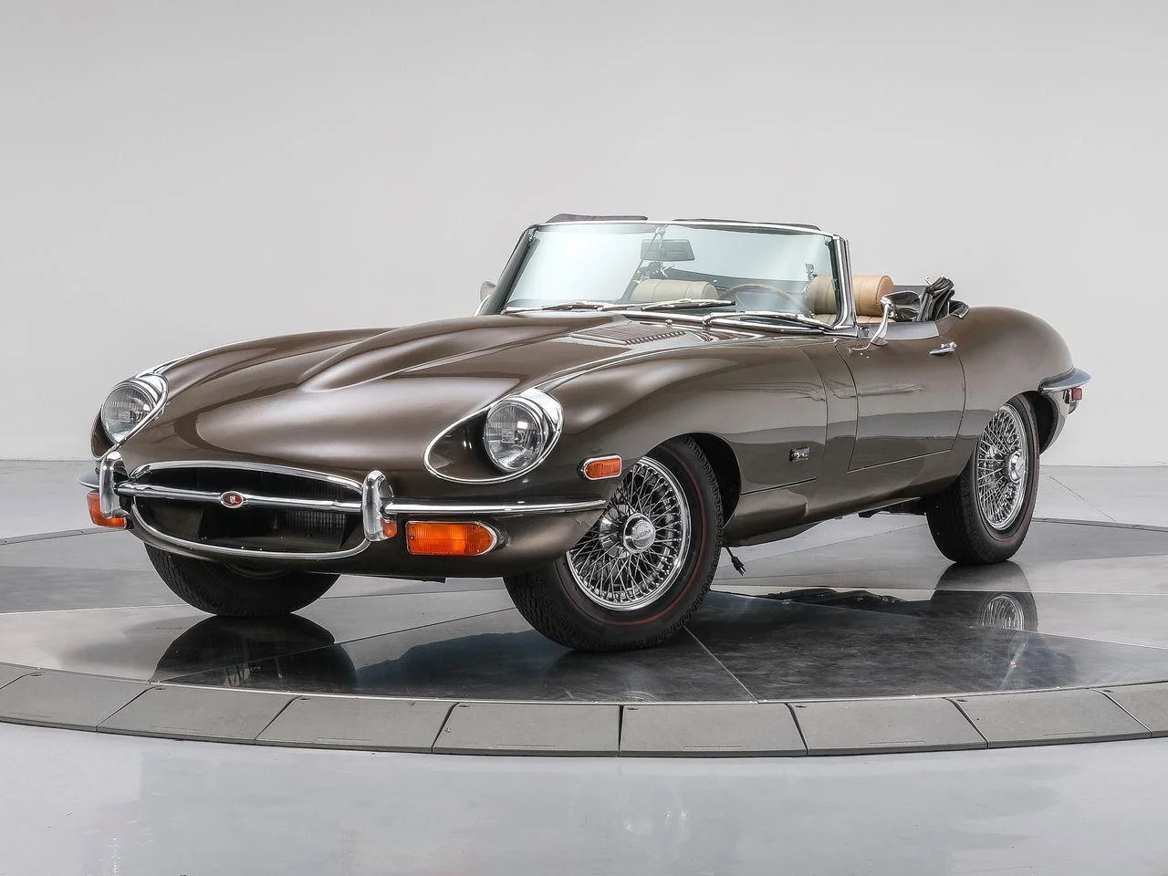 Used 1971  Jaguar Series II image 9