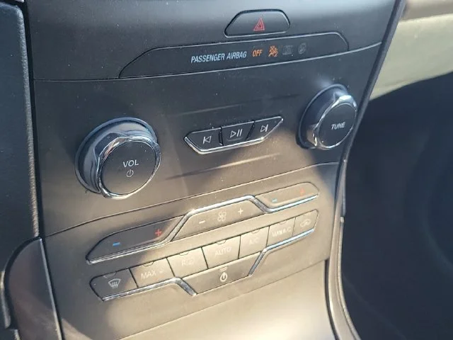 2020 Ford Edge SE - Photo 31