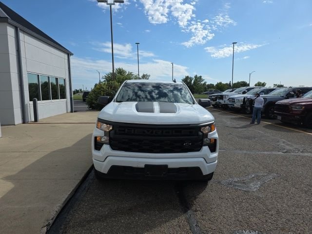 Used 2023 White Chevrolet Custom image 2