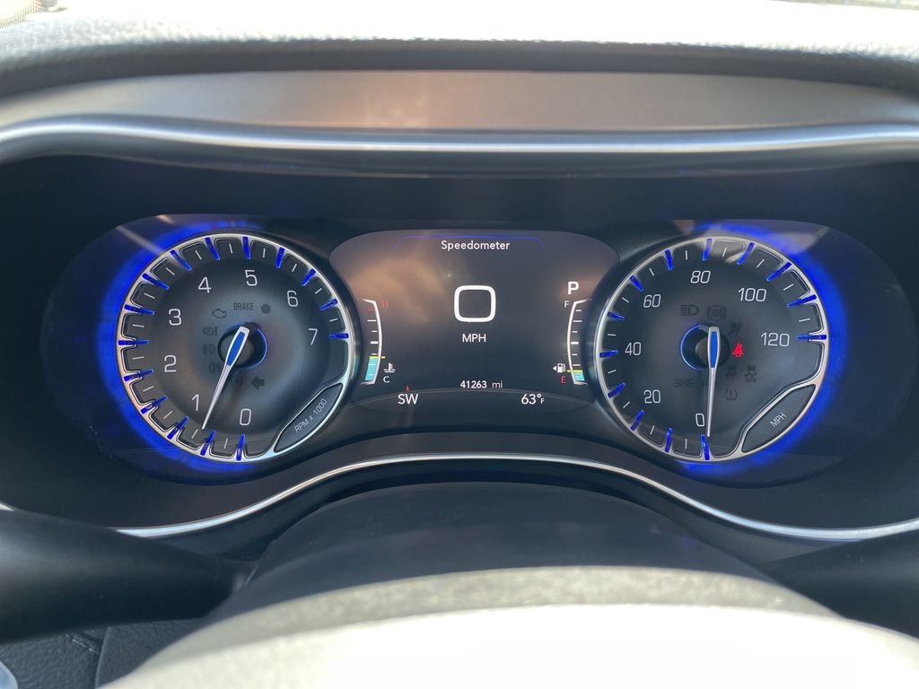 Certified Used 2019 Gray Chrysler Limited image 17