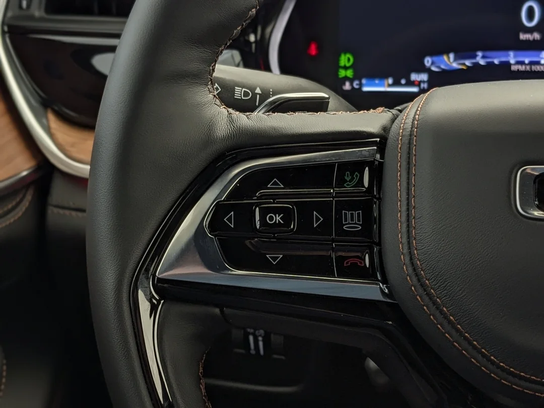 New 2026 White Jeep Summit - - 4x4 - Pano Sunroof - Palermo Lthr - Head-Up Display - Night Vision & More! image 19