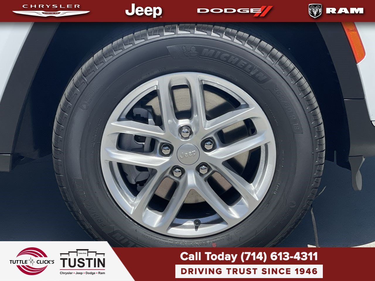 New 2026 Bright White Clear-Coat Exterior Paint Jeep Laredo X image 10