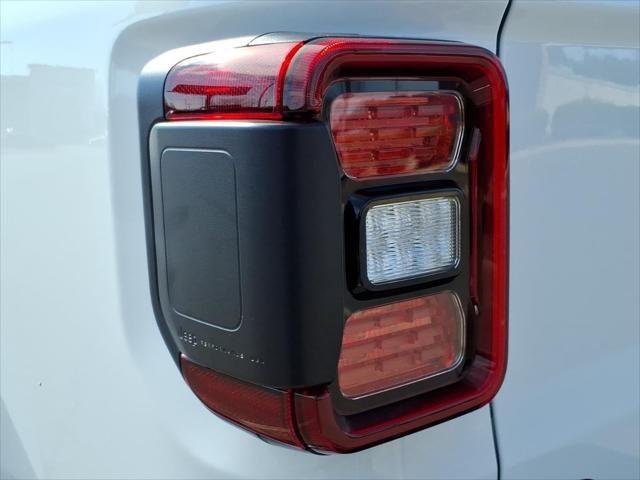 New 2026 Bright White Clear-Coat Exterior Paint Jeep Rubicon image 16