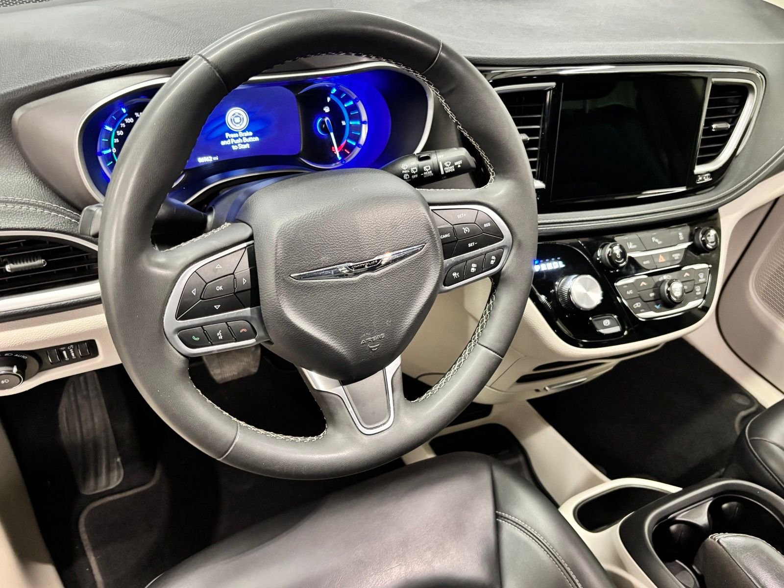 Used 2023 Silver Chrysler Touring L image 15