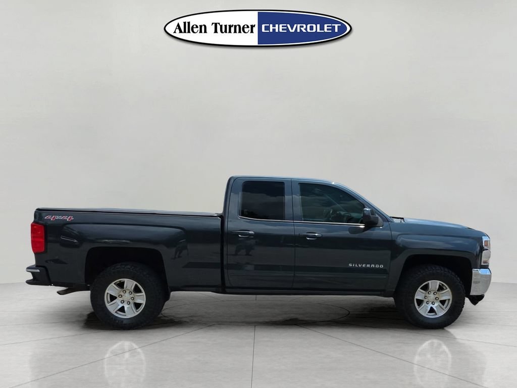 Used 2017 GRAPHITE METALLIC Chevrolet LT image 3